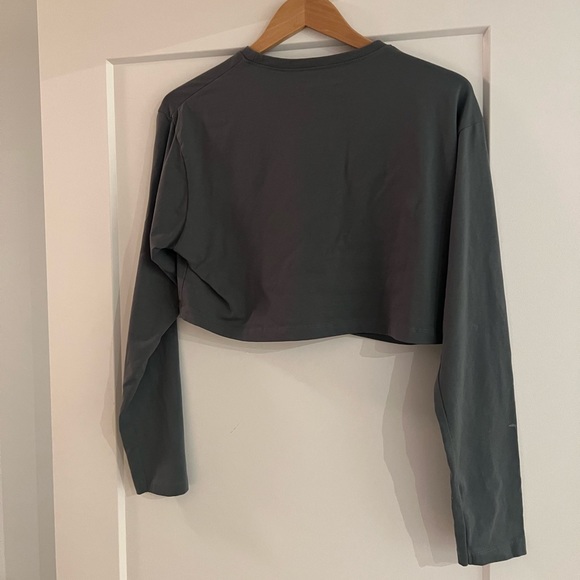 Alphalete Outlined Long Sleeve Crop - Picture 3 of 4